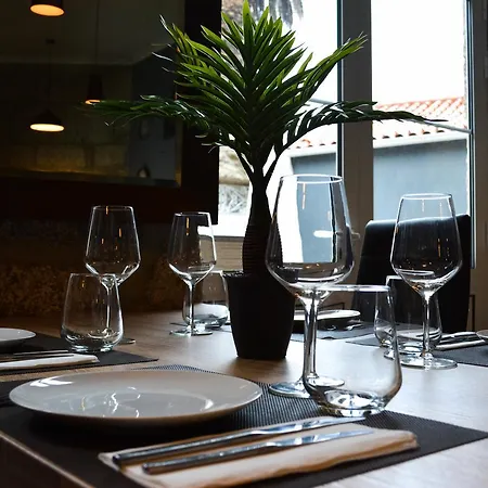 Paco 100 Pressa 3* 코빌라